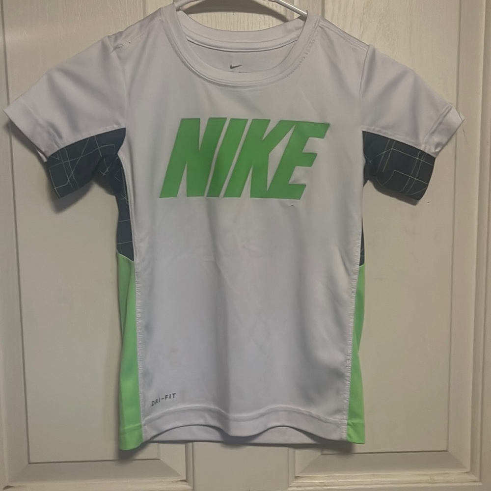 Nike boys shirt